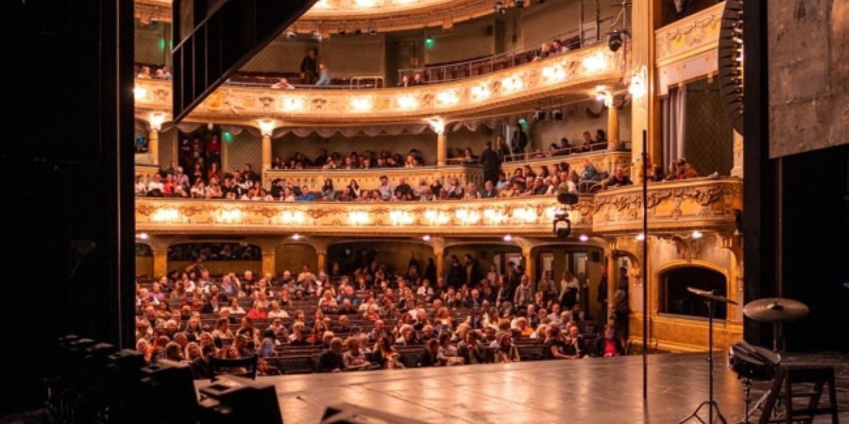 GUIDADE VISNINGAR Comes to Dramaten