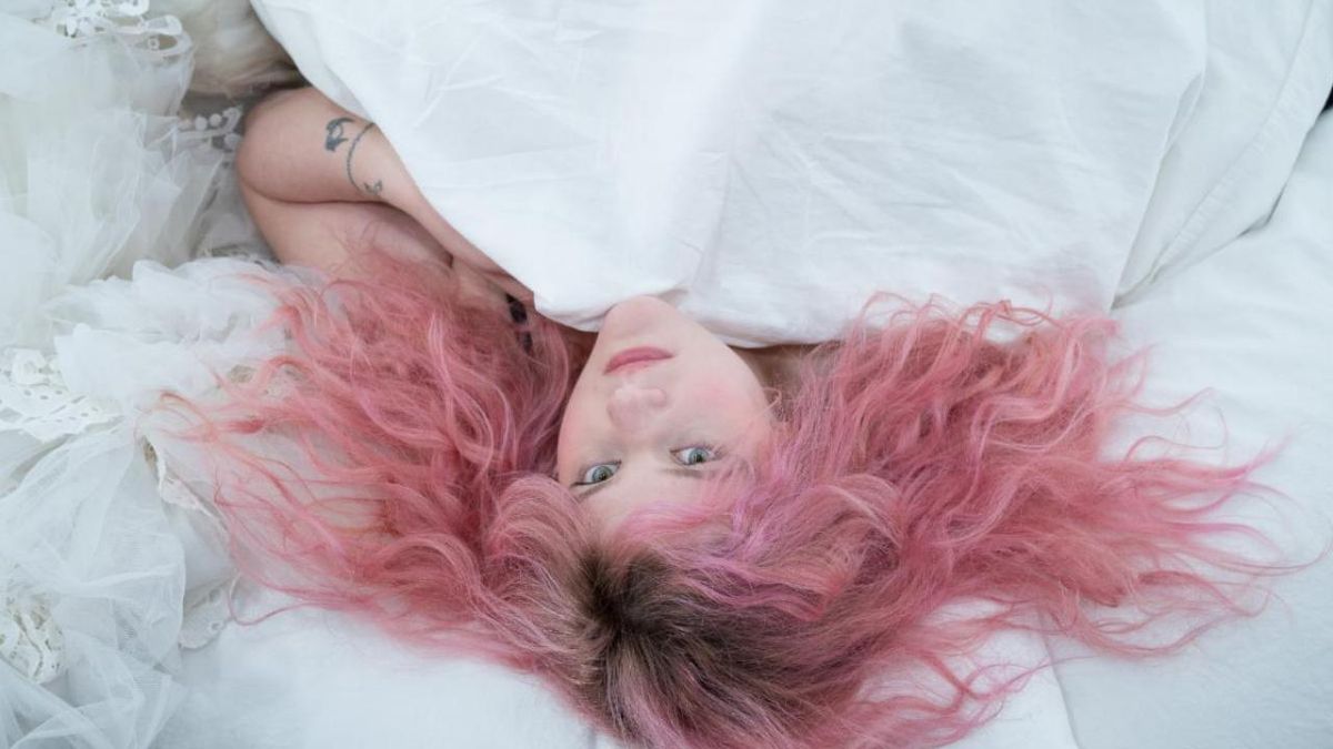 Grace Ives Featured on Dominic Fike's HOW TO QUIT SMOKING