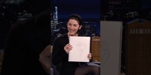 Gracie Abrams Draws a Blind-Contour Portrait of Jimmy Fallon on THE TONIGHT SHOW