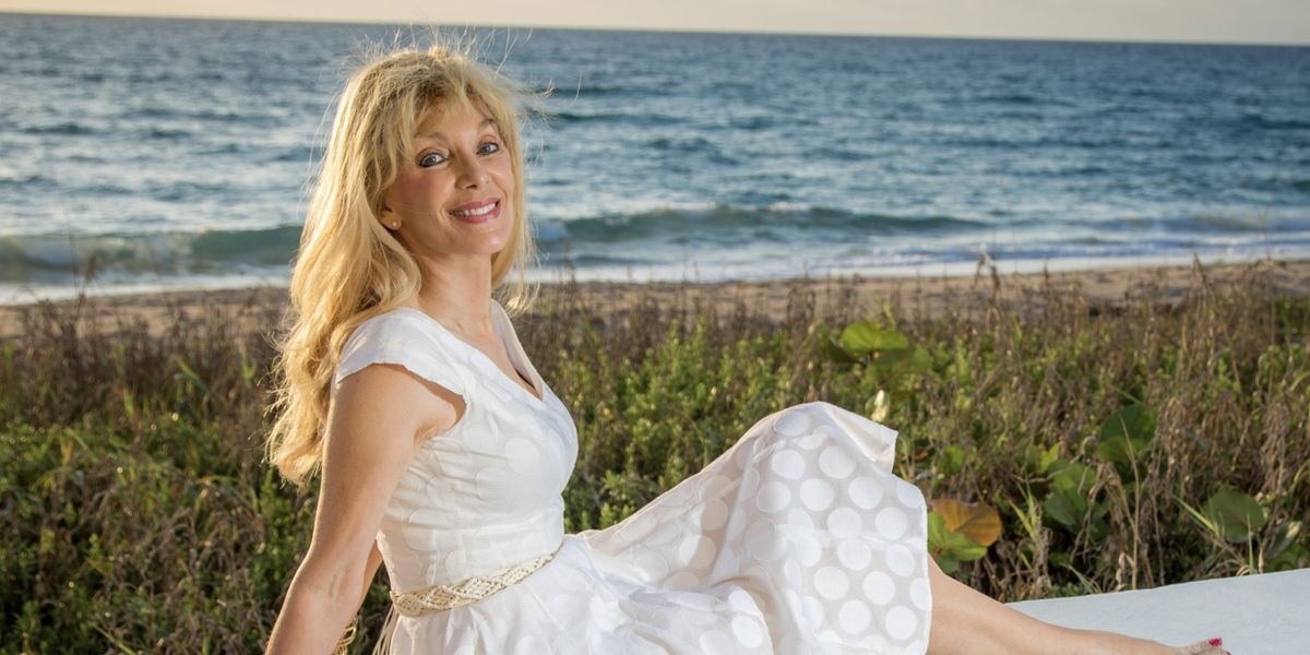 Guitar Legend Liona Boyd Shares Reimagined 'Summer Dreams' Duet With Olivia Newton-John