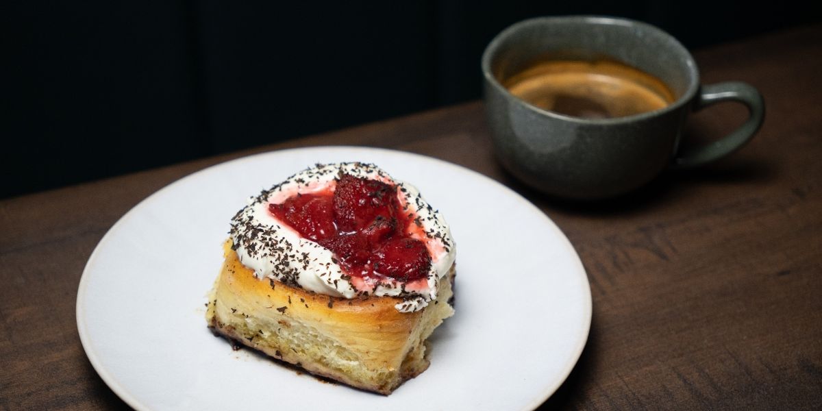 SUNDAY MORNING in the East Village for Cinnamon Rolls and Coffee