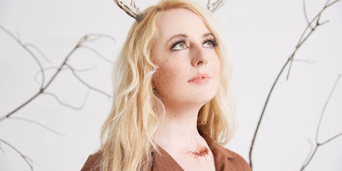 Hannah Rose Platt Releases Spooky Xmas Single 'The Wendigo Rag'