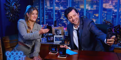 Hannah Stocking Reveals Which Comedian's Life She'd Trade For, Then Texts Her Live Photo