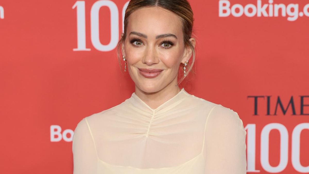 Hilary Duff Releases CATASTROPHE for THE CAT IN THE HAT