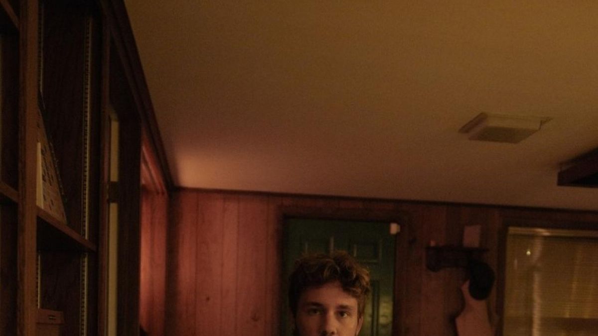 Hunter Metts Releases 'TIMES AND PLACES,' Plans November Tour