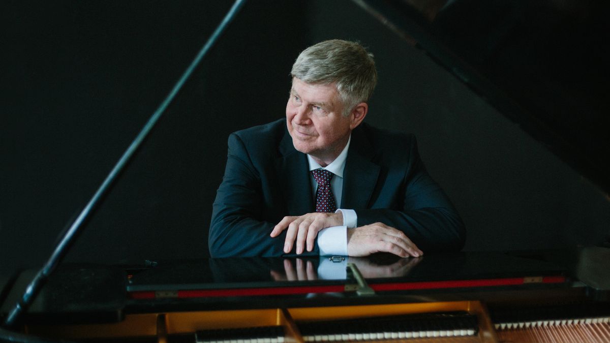 Ian Hobson to Launch Five-Year Schubert-Rachmaninoff Series at St. Peter's Church