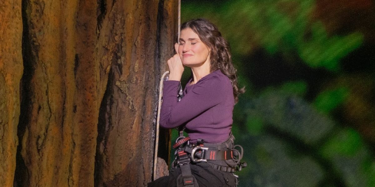 Idina Menzel Extends Broadway Run in REDWOOD