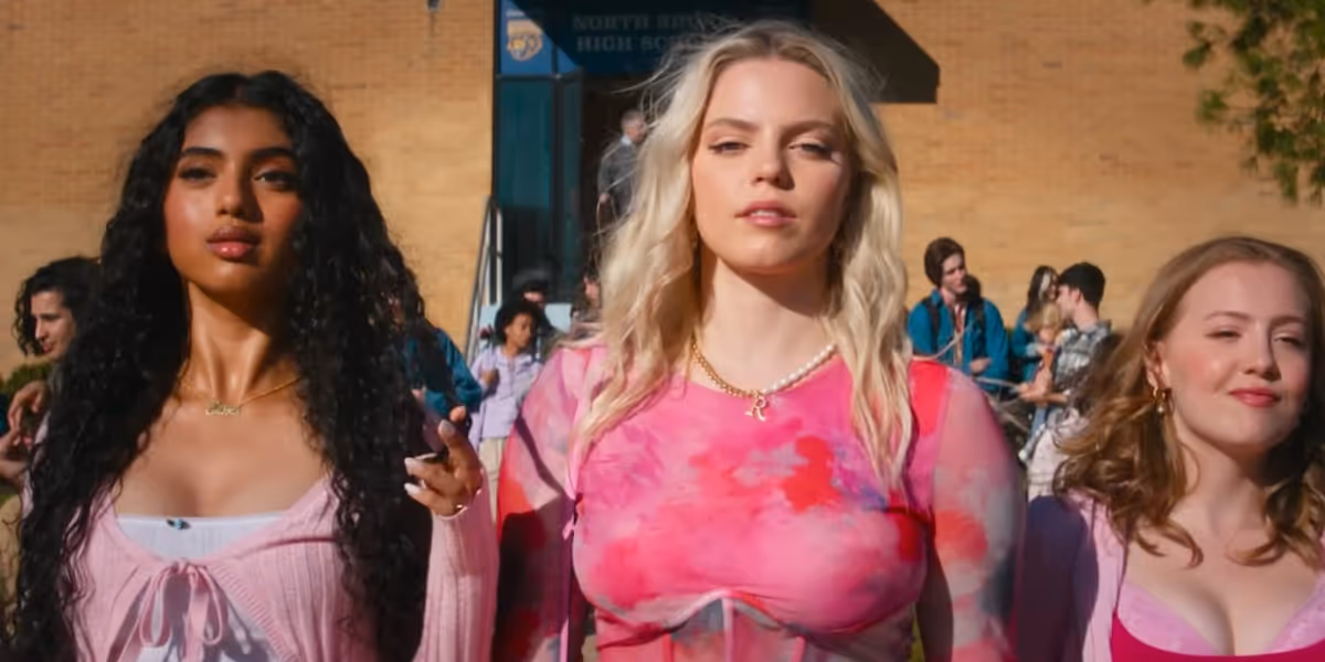 Inside the MEAN GIRLS Songs in New Movie Musical: Live Vocals, an 8-Minute Musical Number & More