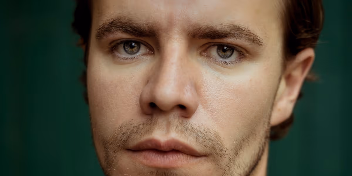 Interview: 'Masculinity Is In Crisis': Actor Oliver Johnstone on Research, Toxicity and Patriarchy in ROMANS: A NOVEL