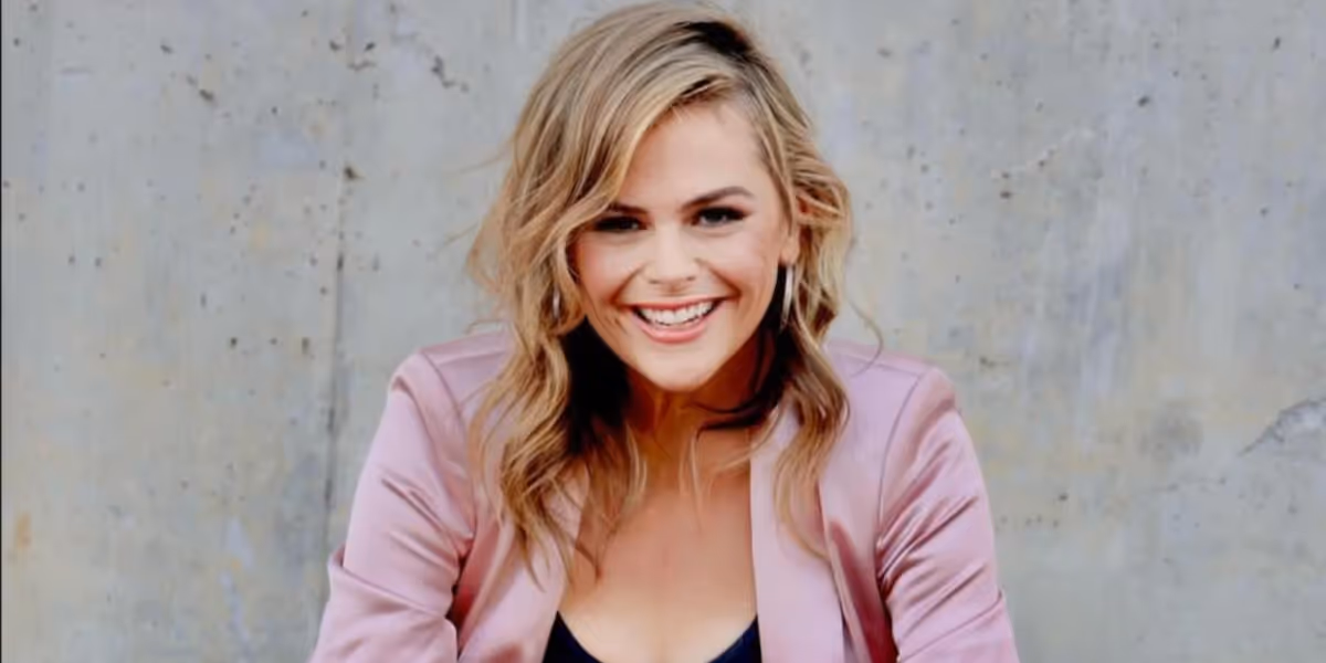 Interview: Lisa Donahey of ULTIMATE XANADU EXPERIENCE at The Colony Theater in Burbank, CA.
