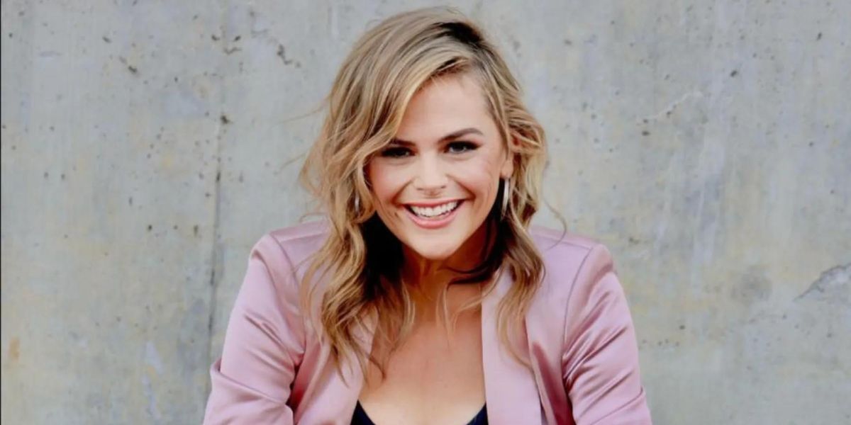 Interview: Lisa Donahey headlines at the Velvet Martini and The Grand Californian!