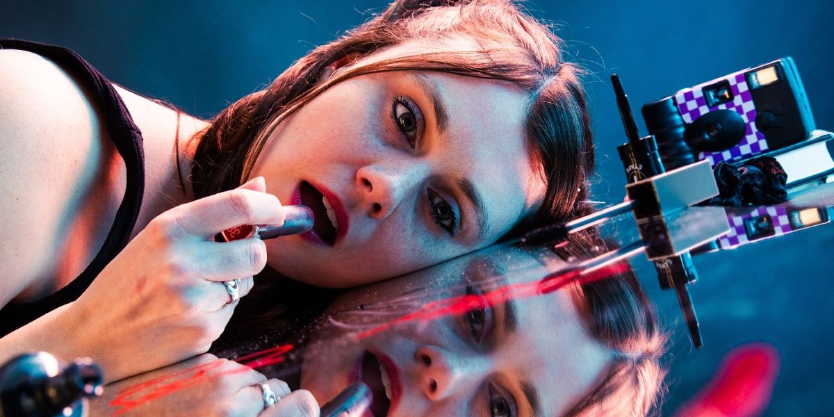 Interview: Maggie Crane Talks about the Inspiration Behind Her New Show SIDE BY SIDE at Brooklyn Comedy Collective