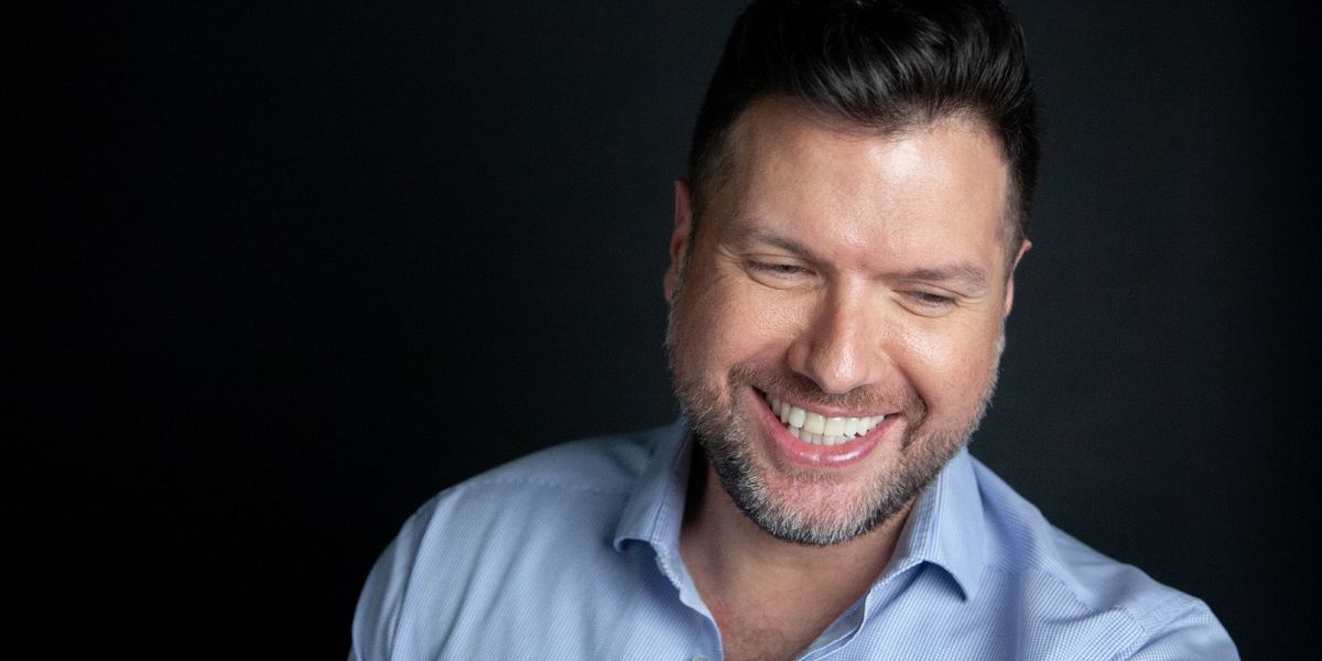 Interview: Mauricio Martinez of 5'11' BASED IN NYC at 54 Below October 5th & 6th