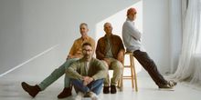 Interview: Nate Kinsella of AMERICAN FOOTBALL at Newport Music Hall