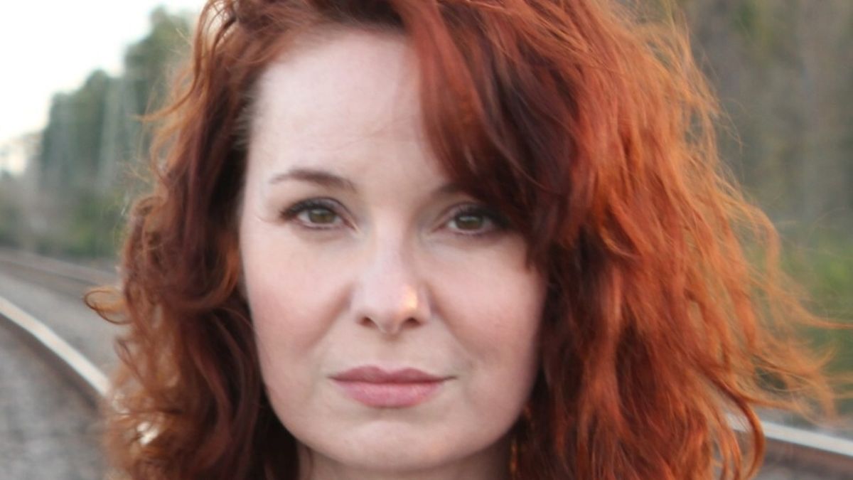 Interview: Sara Gaston of THE ROOMMATE at STAGES HOUSTON