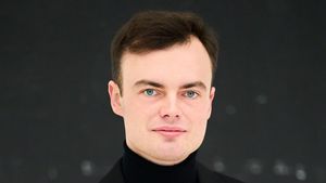 Interview: 'I LOOK FOR ANARCHIC SOLOISTS': TOM FETHERSTONHAUGH on celebrating Fantasia Orchestra's 10th anniversary season at Smith Square Hall