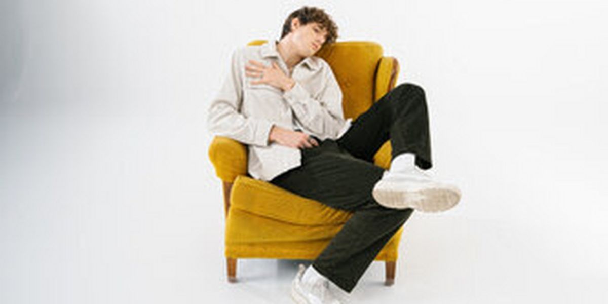 JVKE Debuts New Song 'this is what autumn feels like'