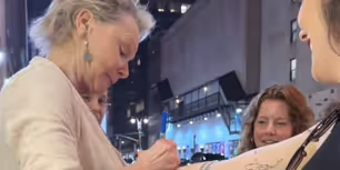 Video: Jean Smart Signs As 'Deborah Vance' for Fan Tattoo at CALL ME IZZY Stage Door