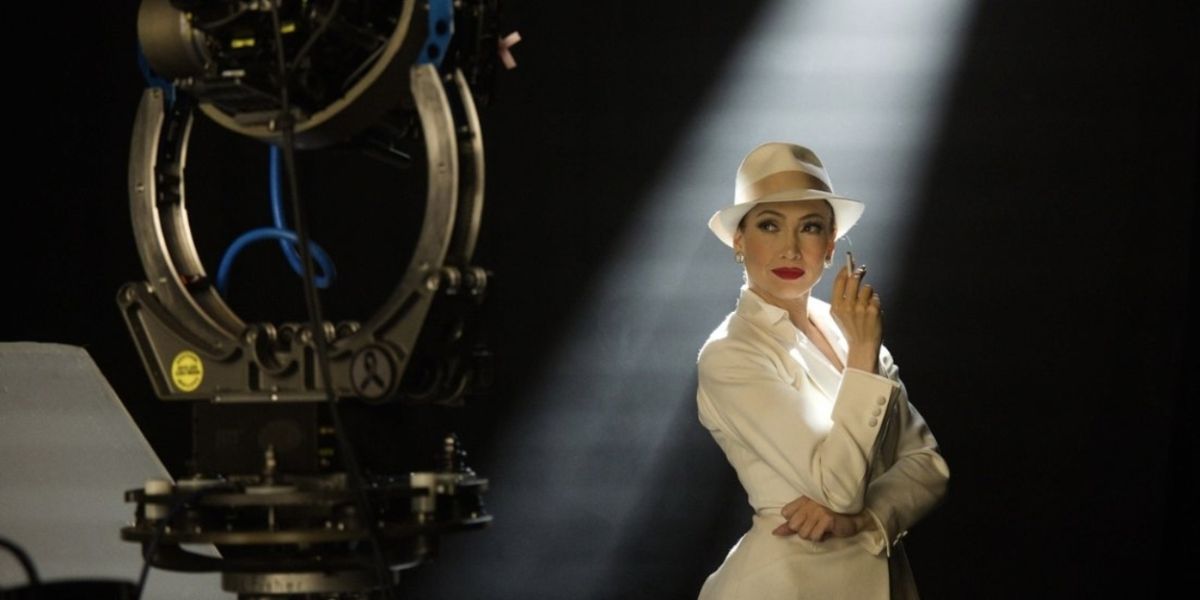 Jennifer Lopez Reveals New Look at KISS OF THE SPIDER WOMAN