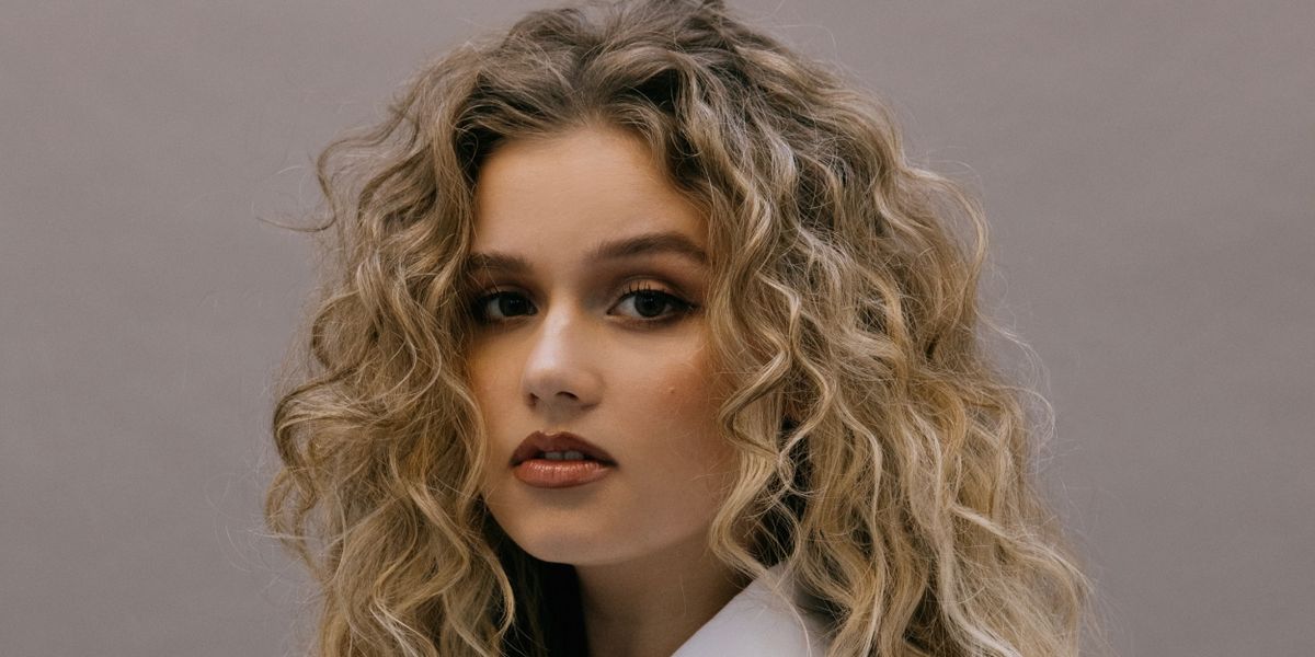 VIDEO: See Jess Folley in New Teaser for BURLESQUE THE MUSICAL in the UK