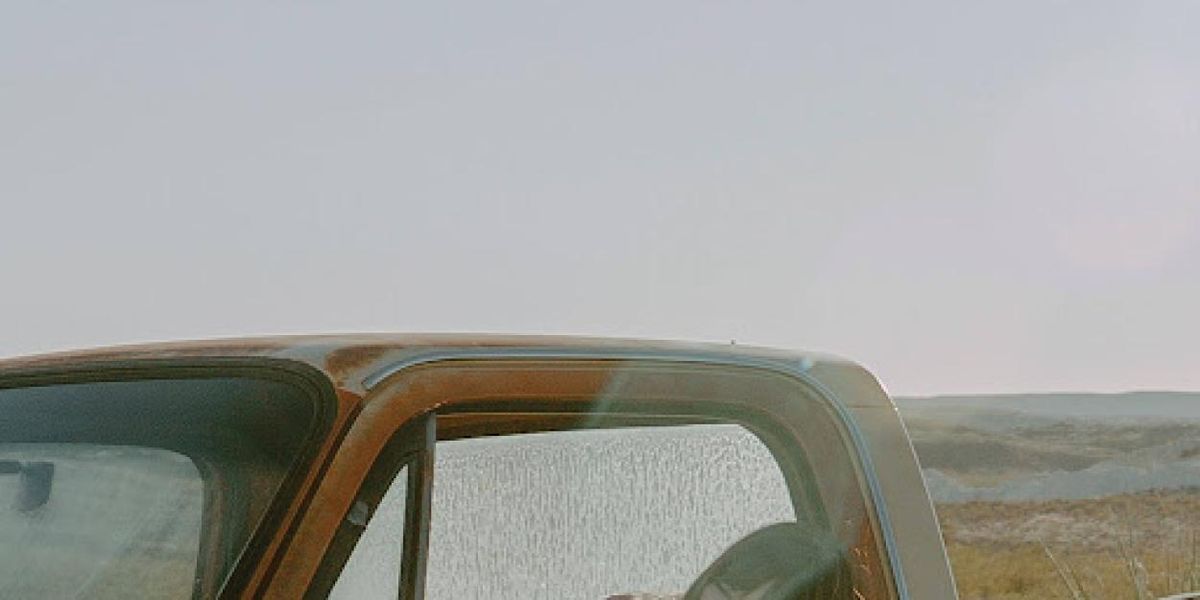 Jess Williamson Releases New Single HIGH HEELS AND BLUE JEANS