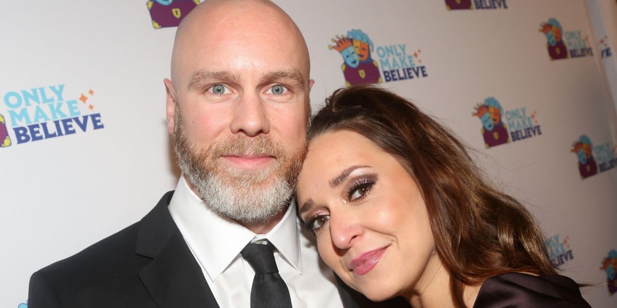 杰西卡·沃斯克宣布与戴夫·戈达订婚 