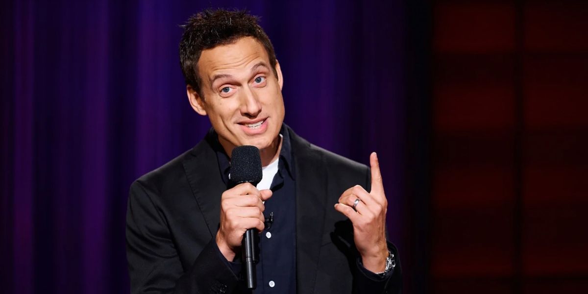 Jewish Comedic Elon Gold Takes the Stage in Aventura