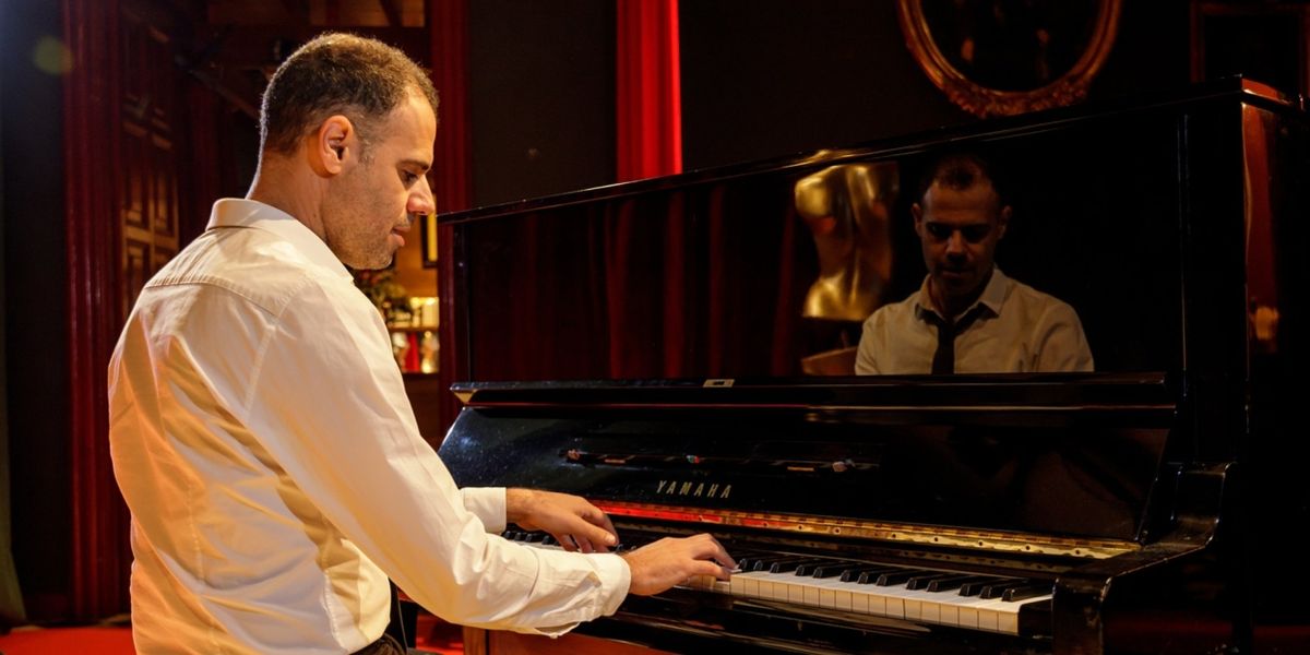 Joan Vázquez rinde tributo a Sondheim en SOMETHING’S COMING en el ciclo Terrats en Cultura