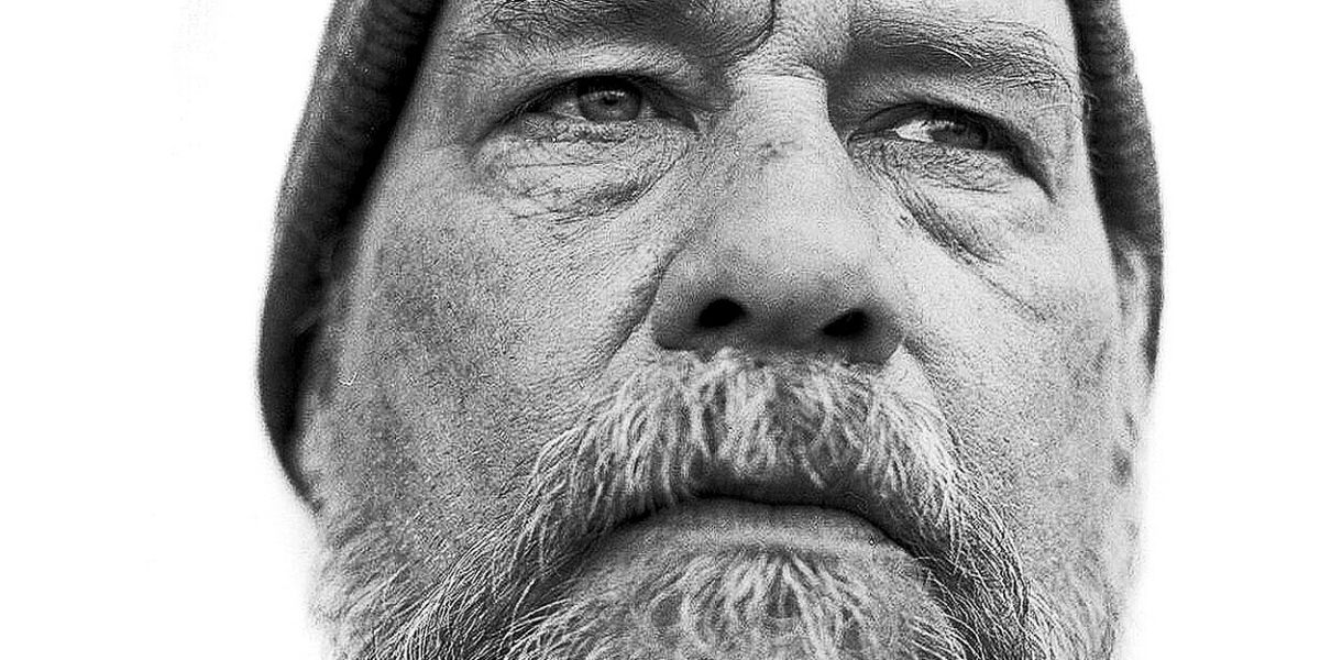 Jon Dee Graham Premieres His New Single 'There's A Ghost On The Train'
