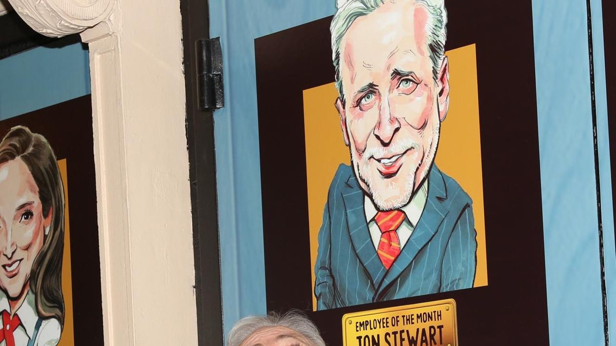 Jon Stewart to Host THE DAILY SHOW Through 2028