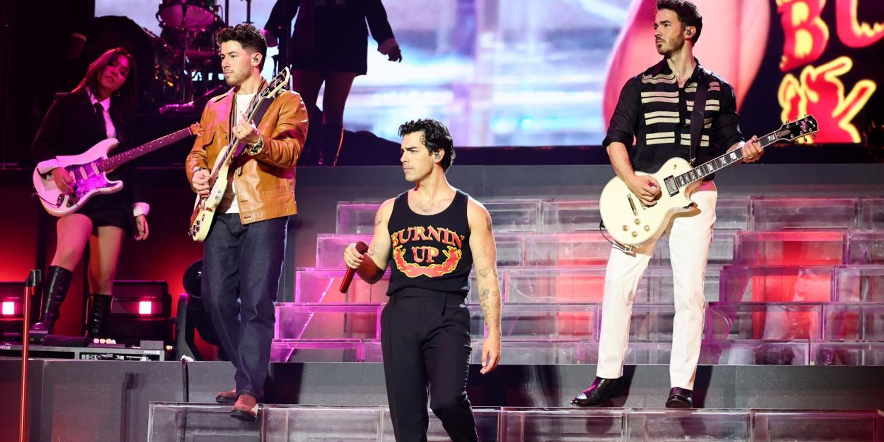 Jonas Brothers Announce New Single LISTEN WHEN SAD