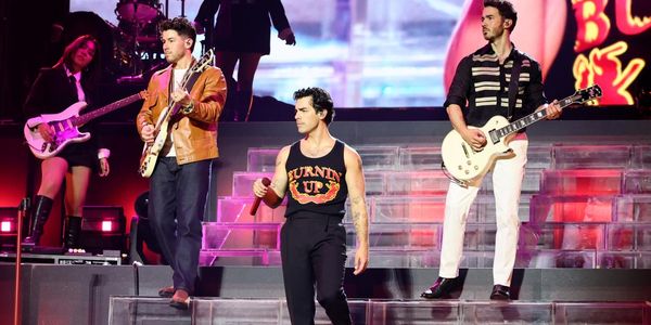 Jonas Brothers Announce New Single LISTEN WHEN SAD