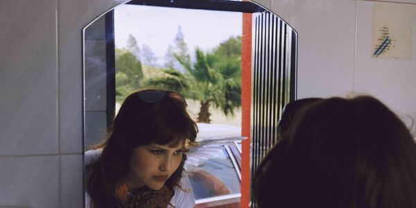 Juli von Lou Shares New Single HONKY TONK ANGELS Via Promised Land Records