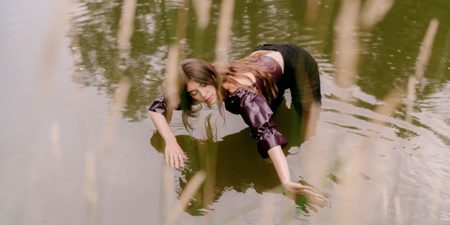 Julie Byrne Announces New EP & Shares New Single 'Velocity? What About The Inertia!?'  Image