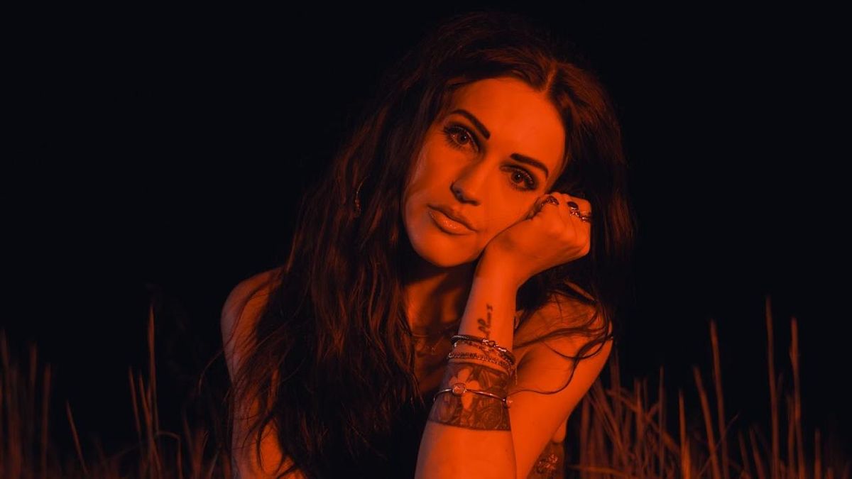 Julie Eddy Releases New Single MARS
