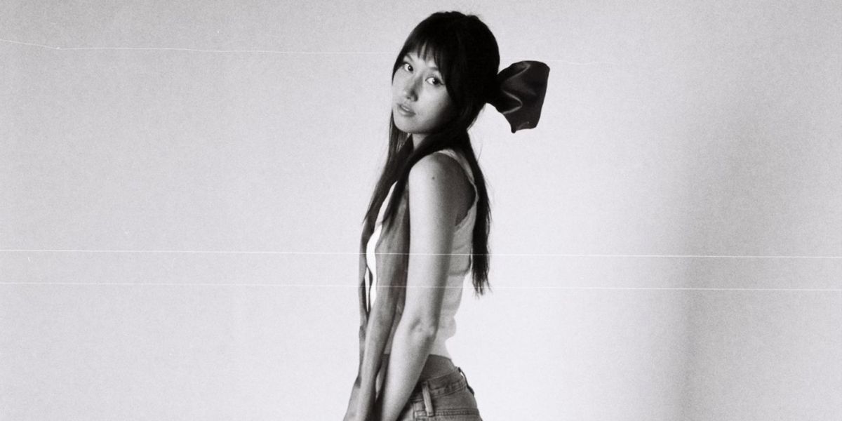 Juliet Ivy Premieres Holiday Single 'snow globe on an alien’s desk'