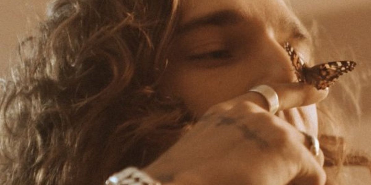 KID BLOOM Announces New EP 'Inner Light Part 1' & Shares New Single 'Dead Butterflies'
