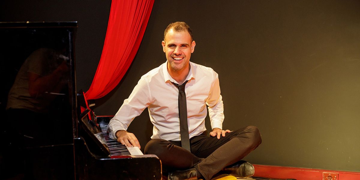 Joan Vázquez celebra el 10º aniversario de SOMETHING’S COMING en una función especial en el Golem’s