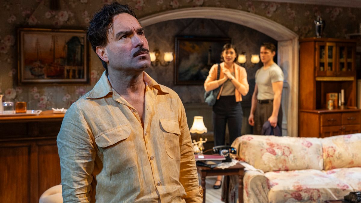 KOWALSKI Starring Johnny Galecki Extends at Chicago's Lookingglass Theatre