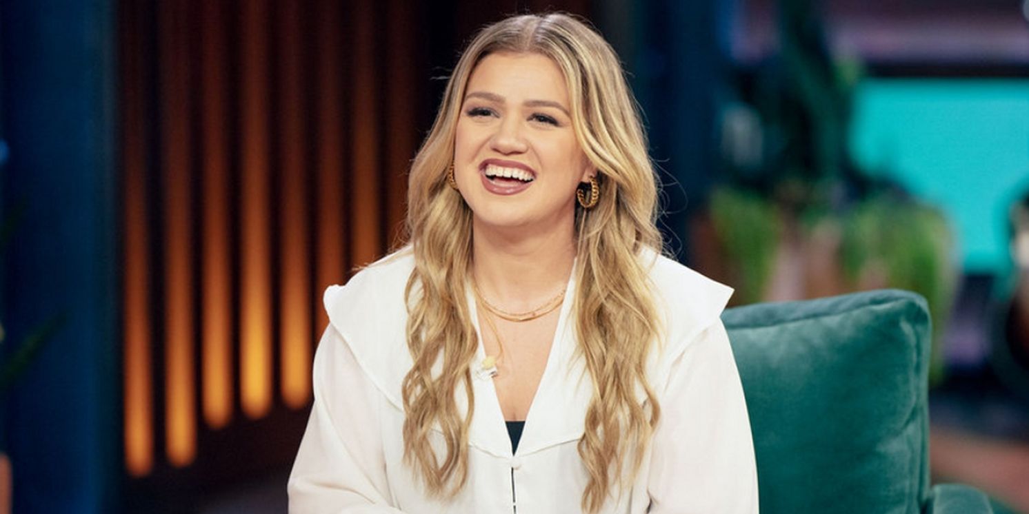 Kelly Clarkson to Host & Perform at NBC's CHRISTMAS IN ROCKEFELLER CENTER Tree-Lighting Special  Image