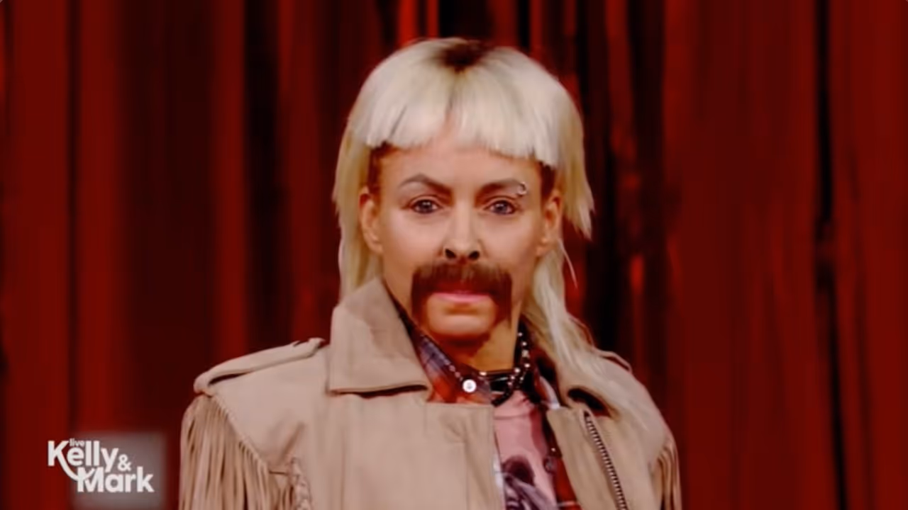 Kelly Ripa's Halloween Vault: Tiger King, Long Island Medium and Bachelor Costumes… Video