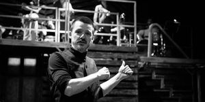 PHOTOS: Coque Malla protagoniza el estreno de LA ÓPERA DE LOS 3 CENTAVOS