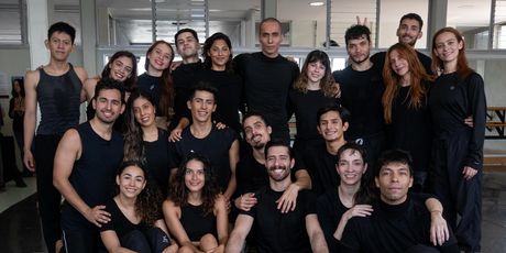 La Pérdida Y El Dolor Dialogan Con La Danza En Se Nos Quedaron Ellos Photo