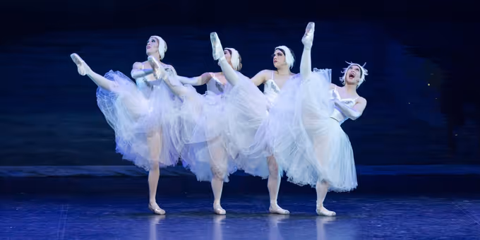 LES BALLETS TROCKADERO DE MONTE CARLO Moves London Season to Sadler's Wells Photos