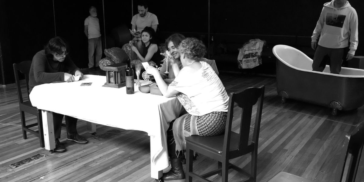La Compañía Nacional De Teatro, En Coproducción Con El Centro Cultural Helénico, Estrena Sobre El Sonido De Un Derrumbe