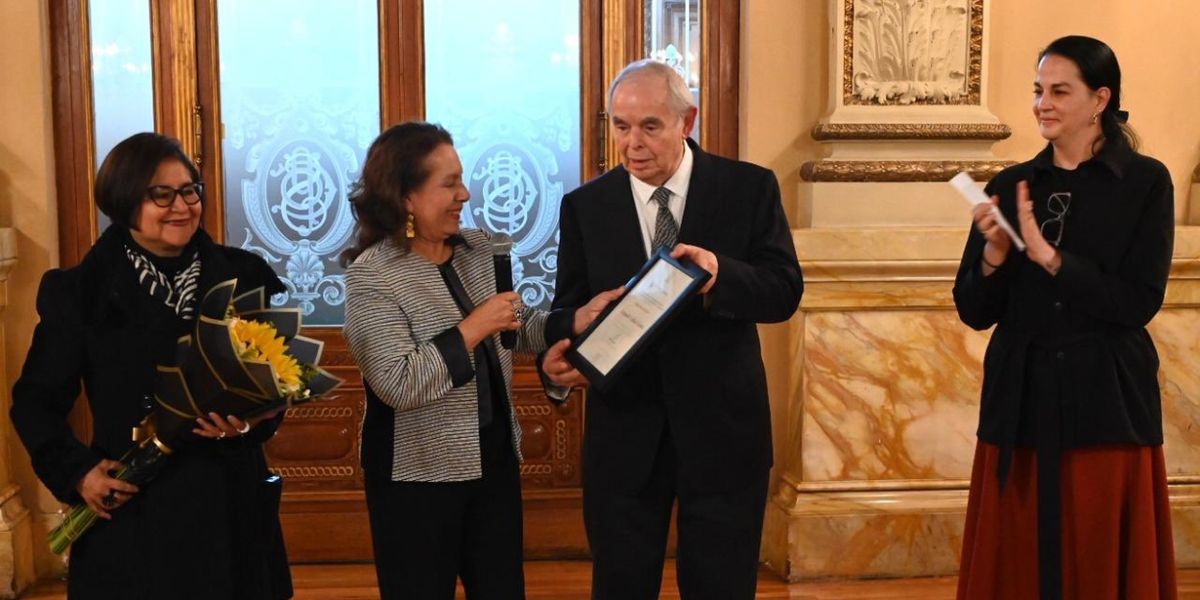 La Secretaría De Cultura Y El Inbal Reconocen A Armando Colina Por Su Aporte A Las Artes De México