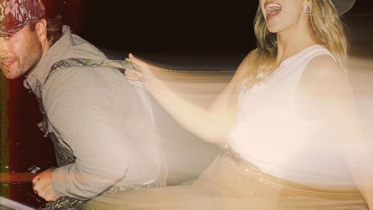 Lainey Wilson Releases 'Kinda Love It' Music Video