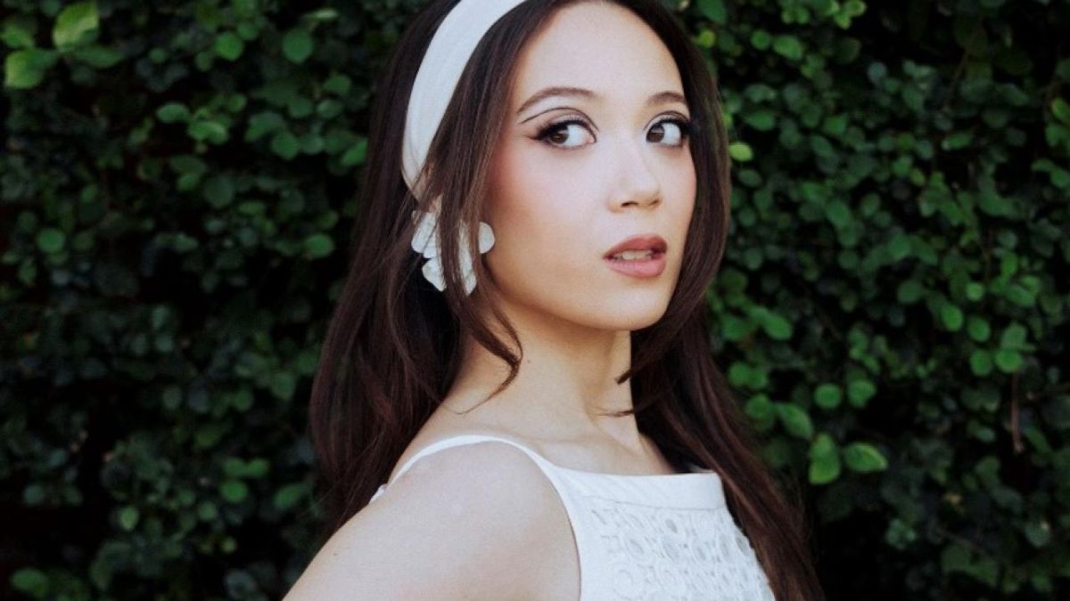 Laufey Signs to Interscope Records/Verve Records