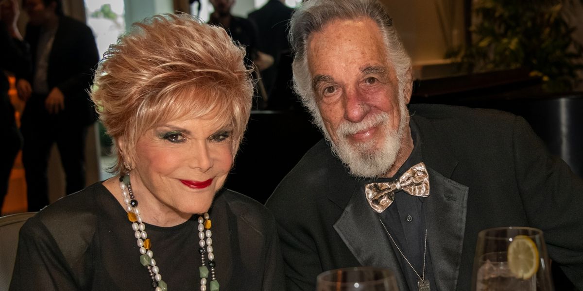 Legendary Singer Connie Francis Presents Renowned Artist Yaacov Heller with Award
