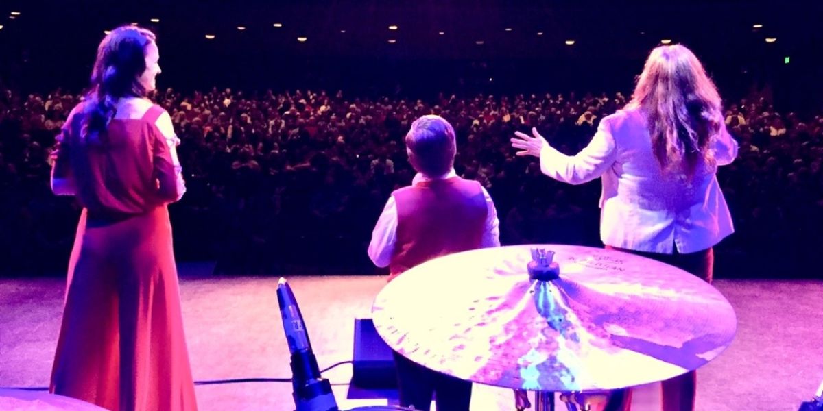 Lisa Rock Brings A CARPENTERS CHRISTMAS To Raue Center